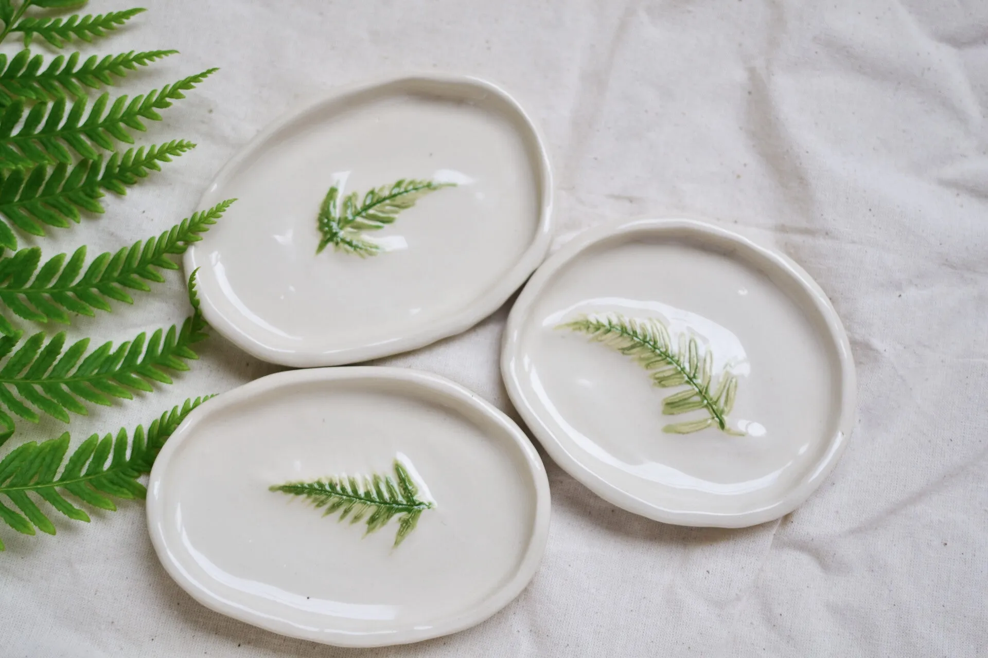 Ceramic plates with leaf imprint
